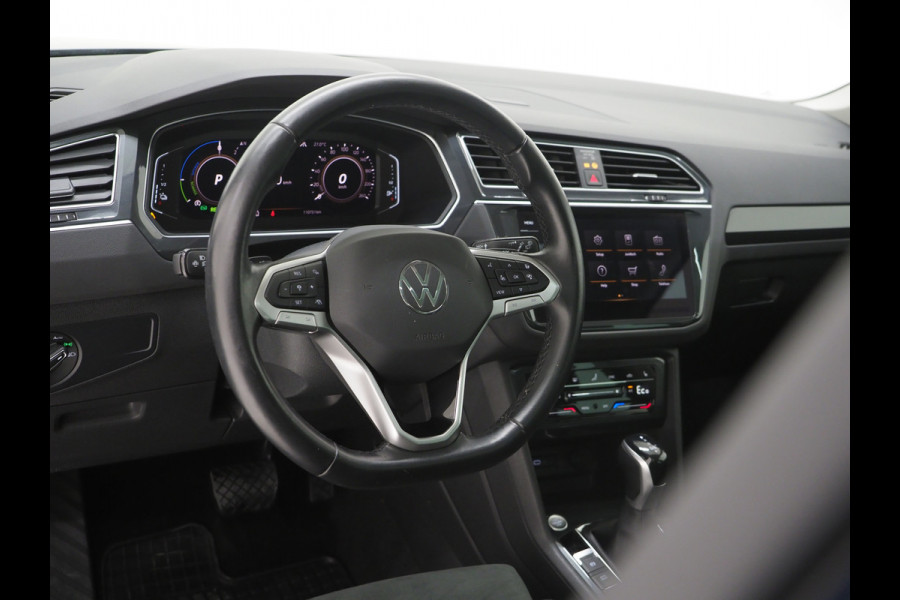 Volkswagen Tiguan 1.4 TSI eHybrid Elegance | Panoramadak | Trekhaak | Massage | 360 | Sfeerlicht | Dodehoek | Matrix | Carplay
