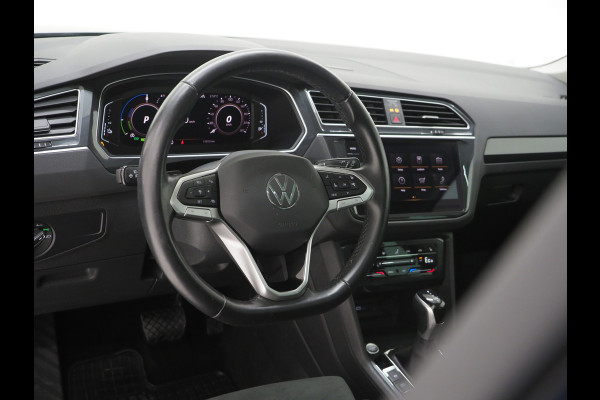 Volkswagen Tiguan 1.4 TSI eHybrid Elegance | Panoramadak | Trekhaak | Massage | 360 | Sfeerlicht | Dodehoek | Matrix | Carplay