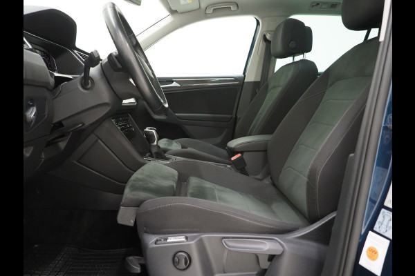 Volkswagen Tiguan 1.4 TSI eHybrid Elegance | Panoramadak | Trekhaak | Massage | 360 | Sfeerlicht | Dodehoek | Matrix | Carplay