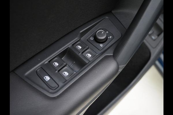 Volkswagen Tiguan 1.4 TSI eHybrid Elegance | Panoramadak | Trekhaak | Massage | 360 | Sfeerlicht | Dodehoek | Matrix | Carplay