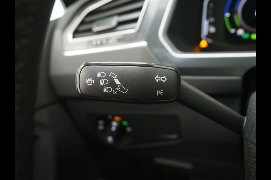 Volkswagen Tiguan 1.4 TSI eHybrid Elegance | Panoramadak | Trekhaak | Massage | 360 | Sfeerlicht | Dodehoek | Matrix | Carplay