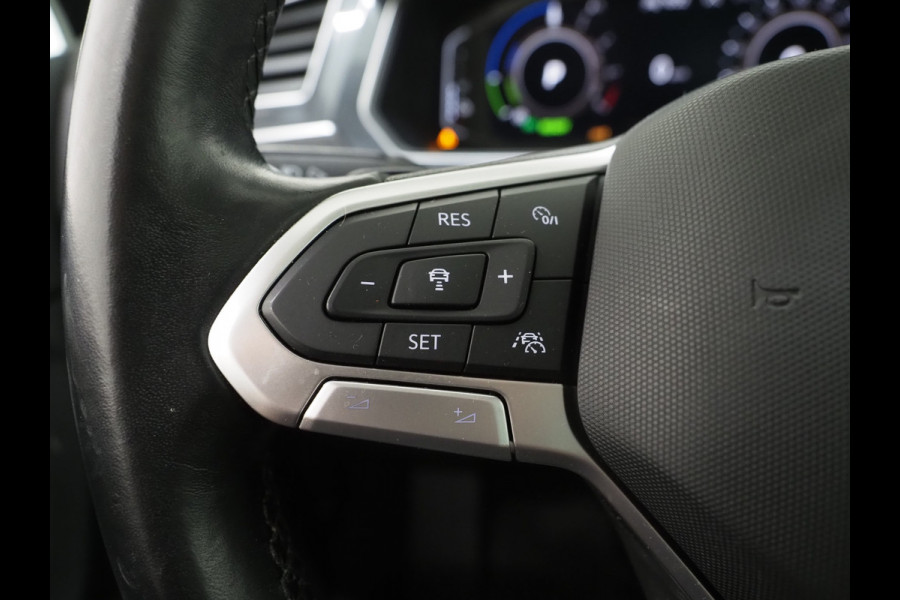 Volkswagen Tiguan 1.4 TSI eHybrid Elegance | Panoramadak | Trekhaak | Massage | 360 | Sfeerlicht | Dodehoek | Matrix | Carplay