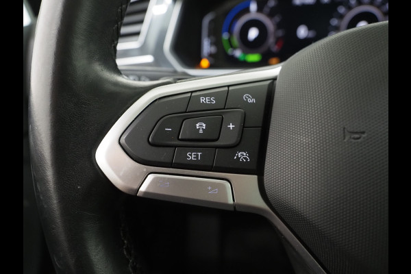Volkswagen Tiguan 1.4 TSI eHybrid Elegance | Panoramadak | Trekhaak | Massage | 360 | Sfeerlicht | Dodehoek | Matrix | Carplay