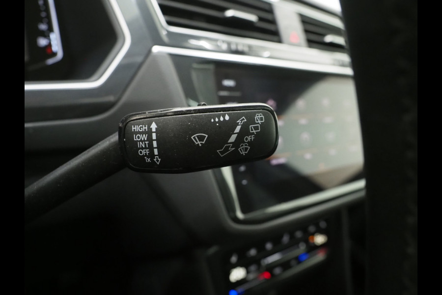 Volkswagen Tiguan 1.4 TSI eHybrid Elegance | Panoramadak | Trekhaak | Massage | 360 | Sfeerlicht | Dodehoek | Matrix | Carplay