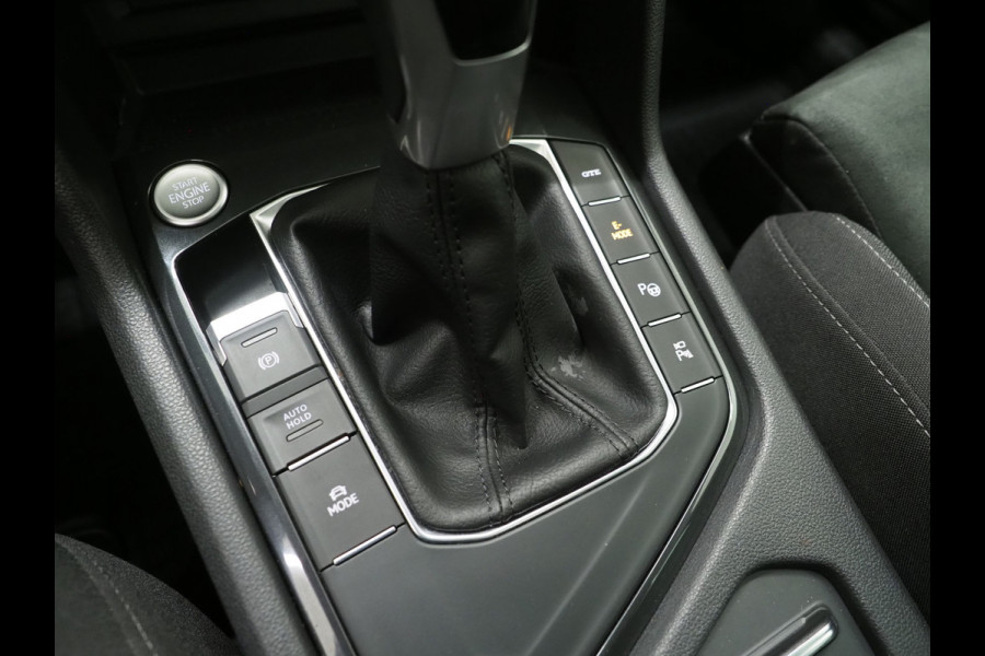 Volkswagen Tiguan 1.4 TSI eHybrid Elegance | Panoramadak | Trekhaak | Massage | 360 | Sfeerlicht | Dodehoek | Matrix | Carplay