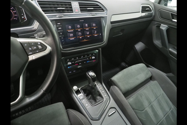 Volkswagen Tiguan 1.4 TSI eHybrid Elegance | Panoramadak | Trekhaak | Massage | 360 | Sfeerlicht | Dodehoek | Matrix | Carplay