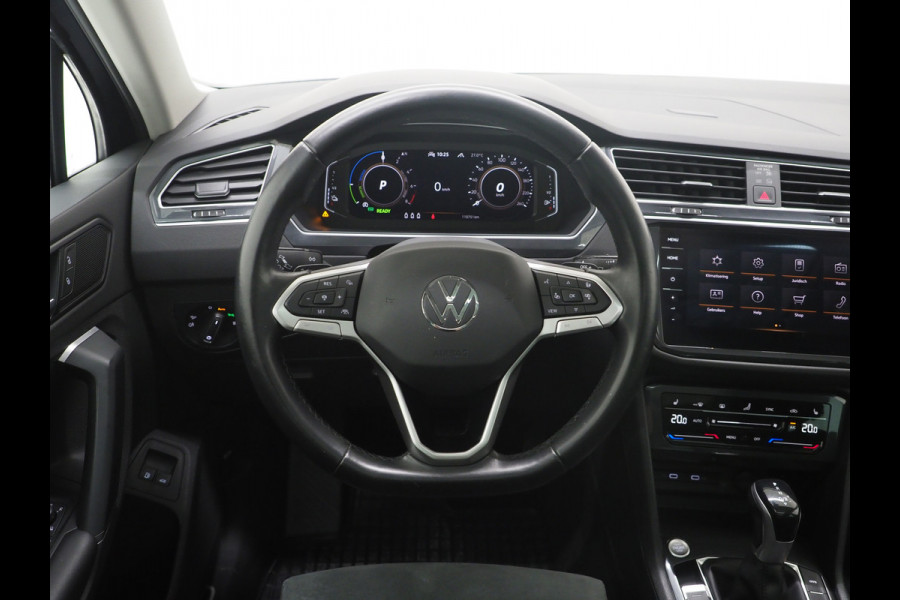 Volkswagen Tiguan 1.4 TSI eHybrid Elegance | Panoramadak | Trekhaak | Massage | 360 | Sfeerlicht | Dodehoek | Matrix | Carplay