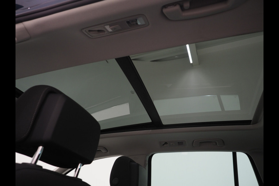 Volkswagen Tiguan 1.4 TSI eHybrid Elegance | Panoramadak | Trekhaak | Massage | 360 | Sfeerlicht | Dodehoek | Matrix | Carplay
