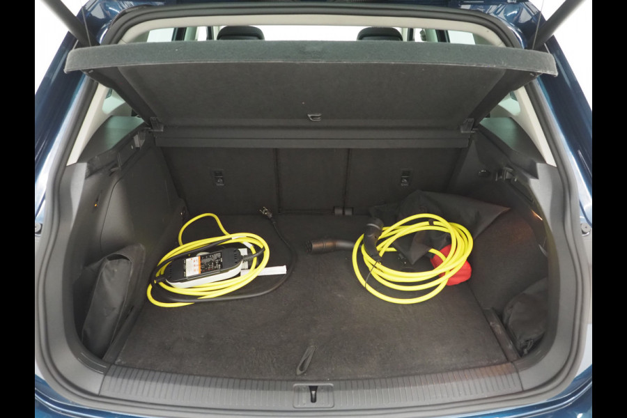 Volkswagen Tiguan 1.4 TSI eHybrid Elegance | Panoramadak | Trekhaak | Massage | 360 | Sfeerlicht | Dodehoek | Matrix | Carplay