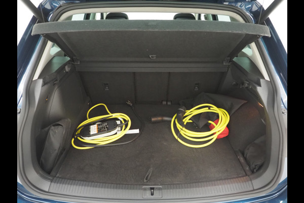 Volkswagen Tiguan 1.4 TSI eHybrid Elegance | Panoramadak | Trekhaak | Massage | 360 | Sfeerlicht | Dodehoek | Matrix | Carplay