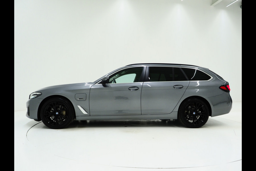 BMW 5 Serie Touring 530e | Leder | Trekhaak | 360 | Adaptive Cruise | Dodehoek | Stoelverwarming | Carplay