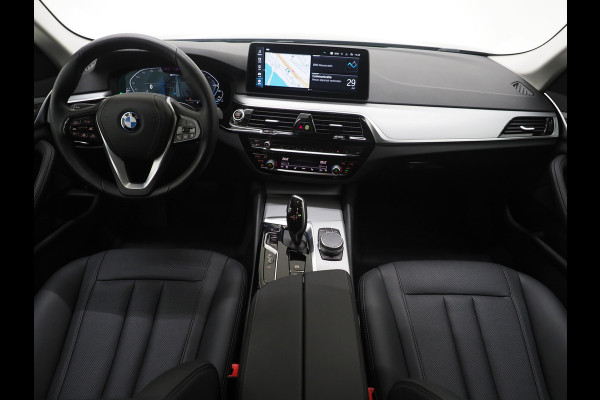 BMW 5 Serie Touring 530e | Leder | Trekhaak | 360 | Adaptive Cruise | Dodehoek | Stoelverwarming | Carplay