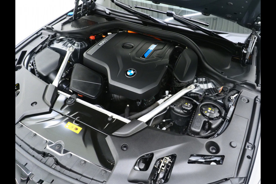 BMW 5 Serie Touring 530e | Leder | Trekhaak | 360 | Adaptive Cruise | Dodehoek | Stoelverwarming | Carplay