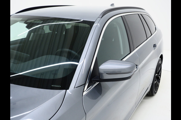 BMW 5 Serie Touring 530e | Leder | Trekhaak | 360 | Adaptive Cruise | Dodehoek | Stoelverwarming | Carplay