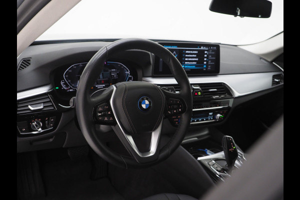 BMW 5 Serie Touring 530e | Leder | Trekhaak | 360 | Adaptive Cruise | Dodehoek | Stoelverwarming | Carplay