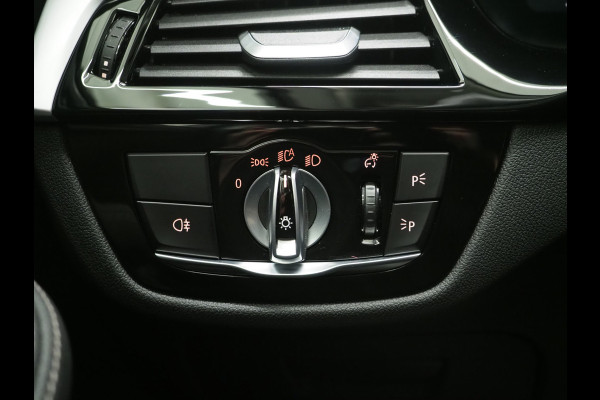 BMW 5 Serie Touring 530e | Leder | Trekhaak | 360 | Adaptive Cruise | Dodehoek | Stoelverwarming | Carplay