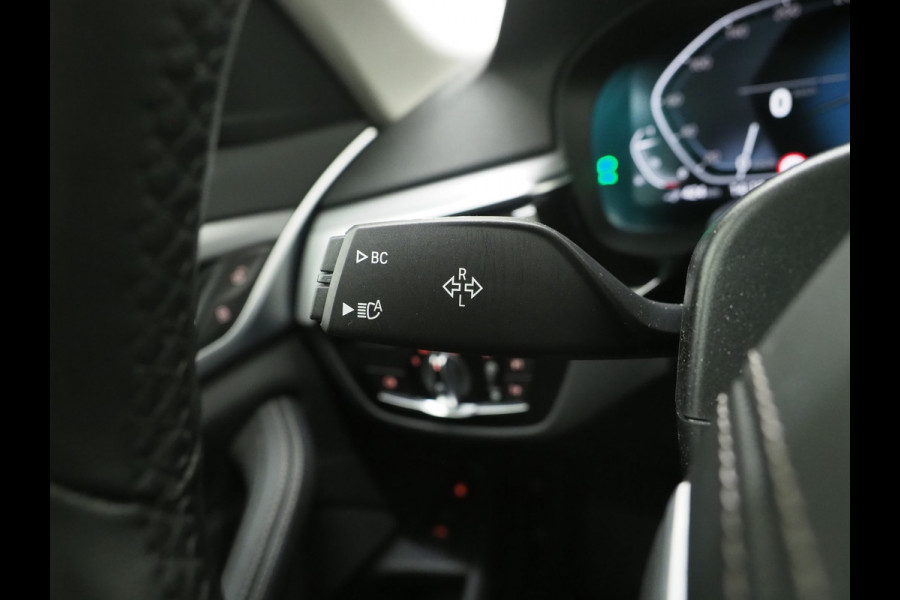 BMW 5 Serie Touring 530e | Leder | Trekhaak | 360 | Adaptive Cruise | Dodehoek | Stoelverwarming | Carplay