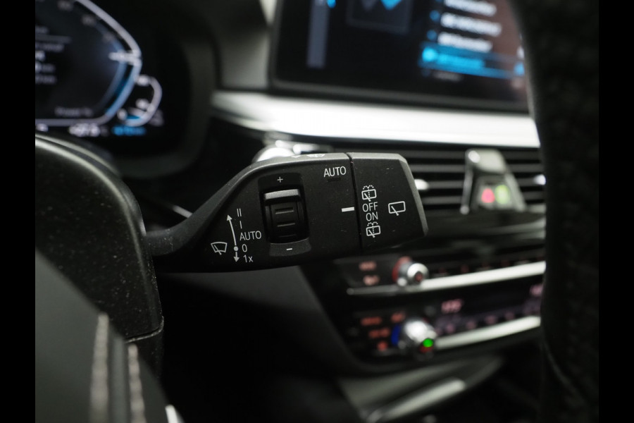 BMW 5 Serie Touring 530e | Leder | Trekhaak | 360 | Adaptive Cruise | Dodehoek | Stoelverwarming | Carplay
