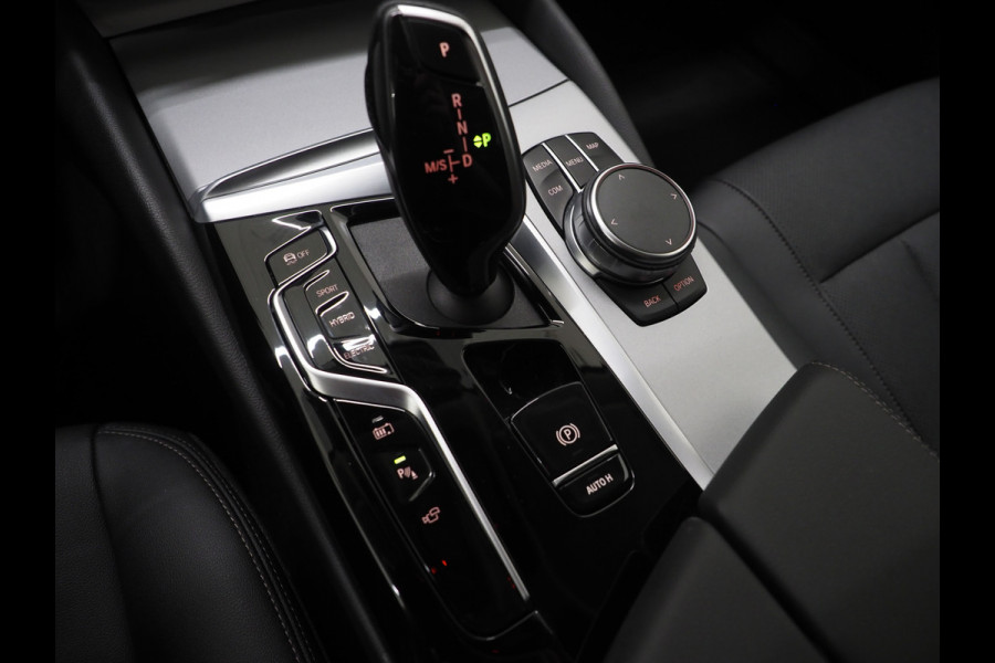 BMW 5 Serie Touring 530e | Leder | Trekhaak | 360 | Adaptive Cruise | Dodehoek | Stoelverwarming | Carplay