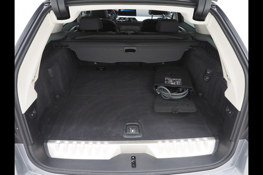 BMW 5 Serie Touring 530e | Leder | Trekhaak | 360 | Adaptive Cruise | Dodehoek | Stoelverwarming | Carplay