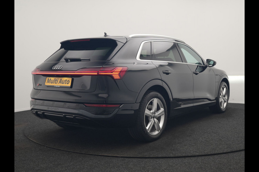 Audi Q8 e-tron 55 Quattro S Line 114 kWh 408pk Dealer O.H. | Trekhaak Afn. | Luchtvering | Adaptive Cruise | Head Up | Matrix LED | Camera | Alcantara Sportstoelen Verwarmd | Sfeerverlichting | Keyless | Navigatie | Virtual | DAB |