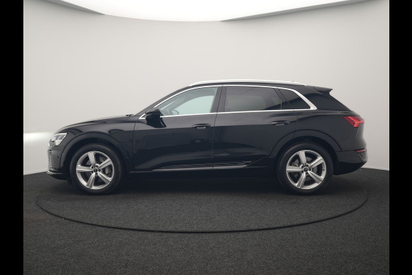 Audi Q8 e-tron 55 Quattro S Line 114 kWh 408pk Dealer O.H. | Trekhaak Afn. | Luchtvering | Adaptive Cruise | Head Up | Matrix LED | Camera | Alcantara Sportstoelen Verwarmd | Sfeerverlichting | Keyless | Navigatie | Virtual | DAB |