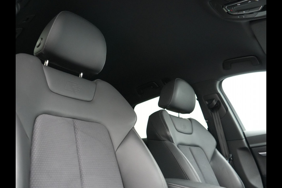 Audi Q8 e-tron 55 Quattro S Line 114 kWh 408pk Dealer O.H. | Trekhaak Afn. | Luchtvering | Adaptive Cruise | Head Up | Matrix LED | Camera | Alcantara Sportstoelen Verwarmd | Sfeerverlichting | Keyless | Navigatie | Virtual | DAB |
