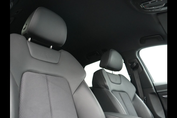 Audi Q8 e-tron 55 Quattro S Line 114 kWh 408pk Dealer O.H. | Trekhaak Afn. | Luchtvering | Adaptive Cruise | Head Up | Matrix LED | Camera | Alcantara Sportstoelen Verwarmd | Sfeerverlichting | Keyless | Navigatie | Virtual | DAB |