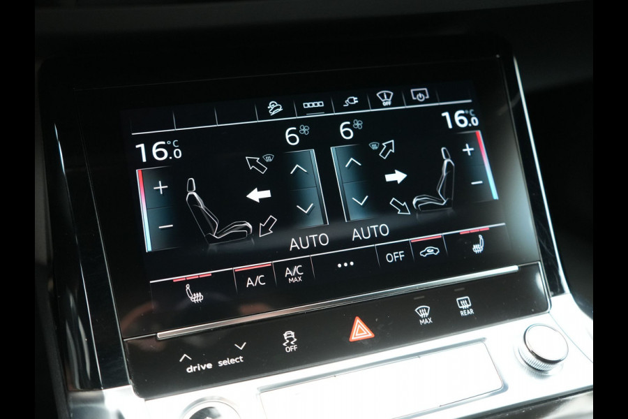Audi Q8 e-tron 55 Quattro S Line 114 kWh 408pk Dealer O.H. | Trekhaak Afn. | Luchtvering | Adaptive Cruise | Head Up | Matrix LED | Camera | Alcantara Sportstoelen Verwarmd | Sfeerverlichting | Keyless | Navigatie | Virtual | DAB |