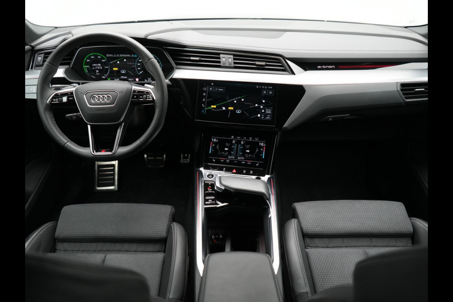 Audi Q8 e-tron 55 Quattro S Line 114 kWh 408pk Dealer O.H. | Trekhaak Afn. | Luchtvering | Adaptive Cruise | Head Up | Matrix LED | Camera | Alcantara Sportstoelen Verwarmd | Sfeerverlichting | Keyless | Navigatie | Virtual | DAB |