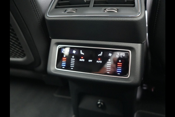 Audi Q8 e-tron 55 Quattro S Line 114 kWh 408pk Dealer O.H. | Trekhaak Afn. | Luchtvering | Adaptive Cruise | Head Up | Matrix LED | Camera | Alcantara Sportstoelen Verwarmd | Sfeerverlichting | Keyless | Navigatie | Virtual | DAB |