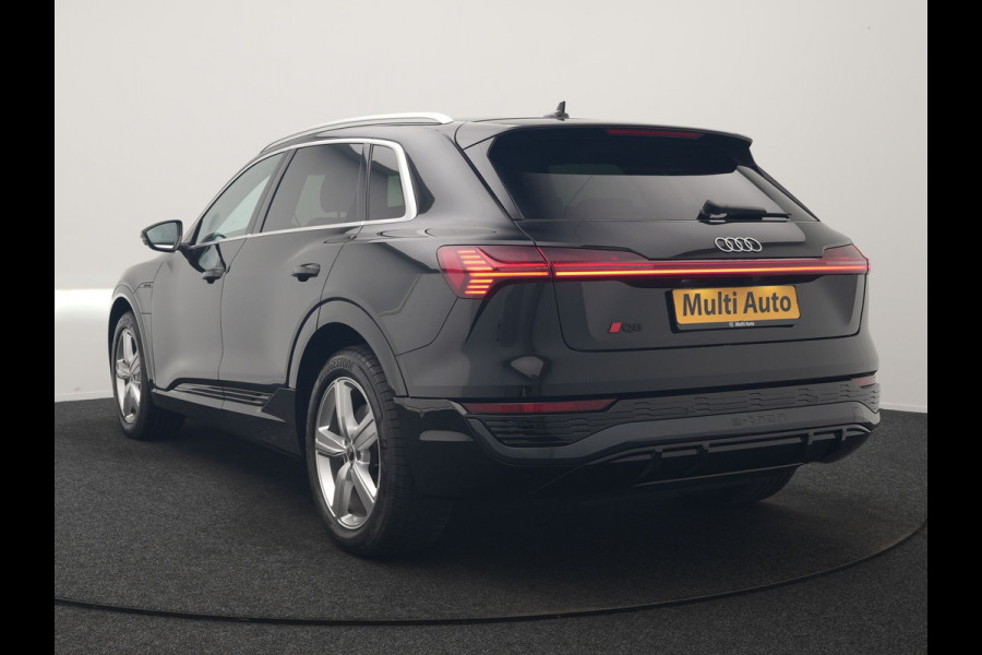 Audi Q8 e-tron 55 Quattro S Line 114 kWh 408pk Dealer O.H. | Trekhaak Afn. | Luchtvering | Adaptive Cruise | Head Up | Matrix LED | Camera | Alcantara Sportstoelen Verwarmd | Sfeerverlichting | Keyless | Navigatie | Virtual | DAB |