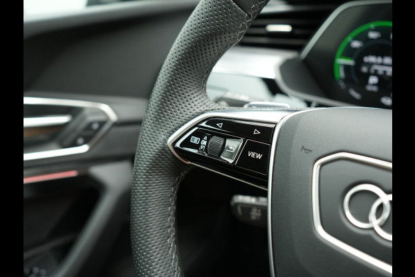 Audi Q8 e-tron 55 Quattro S Line 114 kWh 408pk Dealer O.H. | Trekhaak Afn. | Luchtvering | Adaptive Cruise | Head Up | Matrix LED | Camera | Alcantara Sportstoelen Verwarmd | Sfeerverlichting | Keyless | Navigatie | Virtual | DAB |