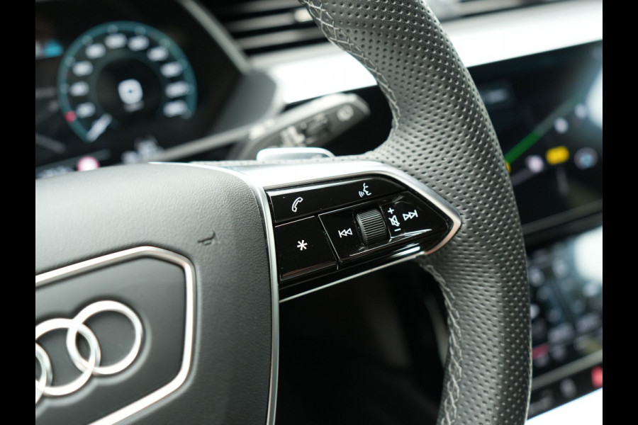 Audi Q8 e-tron 55 Quattro S Line 114 kWh 408pk Dealer O.H. | Trekhaak Afn. | Luchtvering | Adaptive Cruise | Head Up | Matrix LED | Camera | Alcantara Sportstoelen Verwarmd | Sfeerverlichting | Keyless | Navigatie | Virtual | DAB |