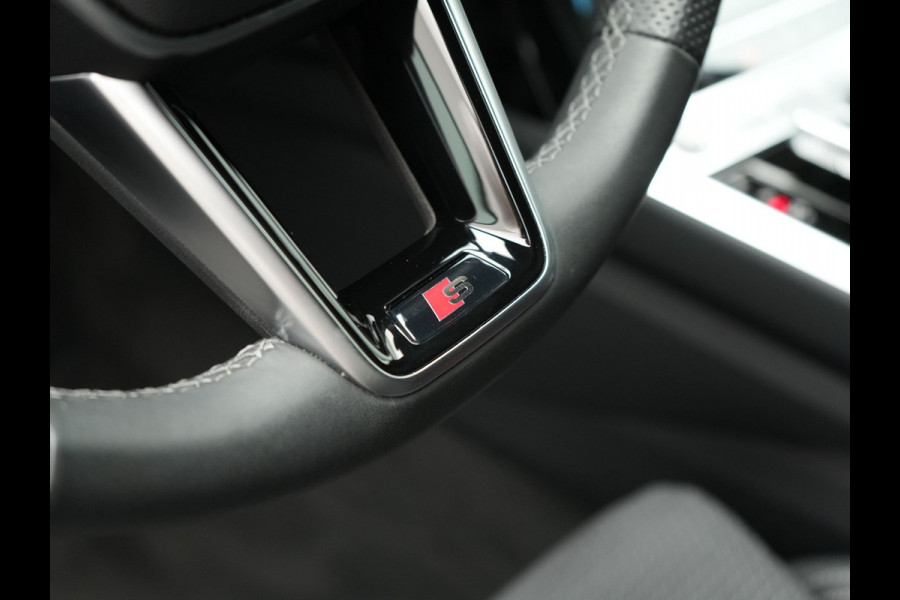 Audi Q8 e-tron 55 Quattro S Line 114 kWh 408pk Dealer O.H. | Trekhaak Afn. | Luchtvering | Adaptive Cruise | Head Up | Matrix LED | Camera | Alcantara Sportstoelen Verwarmd | Sfeerverlichting | Keyless | Navigatie | Virtual | DAB |