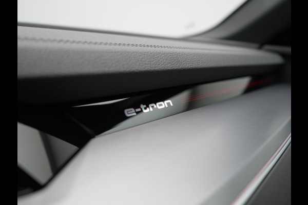 Audi Q8 e-tron 55 Quattro S Line 114 kWh 408pk Dealer O.H. | Trekhaak Afn. | Luchtvering | Adaptive Cruise | Head Up | Matrix LED | Camera | Alcantara Sportstoelen Verwarmd | Sfeerverlichting | Keyless | Navigatie | Virtual | DAB |