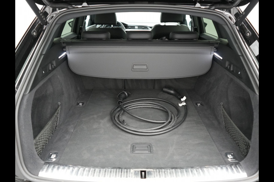 Audi Q8 e-tron 55 Quattro S Line 114 kWh 408pk Dealer O.H. | Trekhaak Afn. | Luchtvering | Adaptive Cruise | Head Up | Matrix LED | Camera | Alcantara Sportstoelen Verwarmd | Sfeerverlichting | Keyless | Navigatie | Virtual | DAB |
