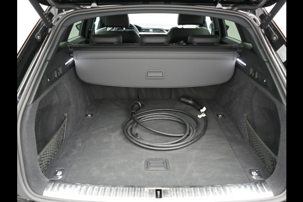 Audi Q8 e-tron 55 Quattro S Line 114 kWh 408pk Dealer O.H. | Trekhaak Afn. | Luchtvering | Adaptive Cruise | Head Up | Matrix LED | Camera | Alcantara Sportstoelen Verwarmd | Sfeerverlichting | Keyless | Navigatie | Virtual | DAB |