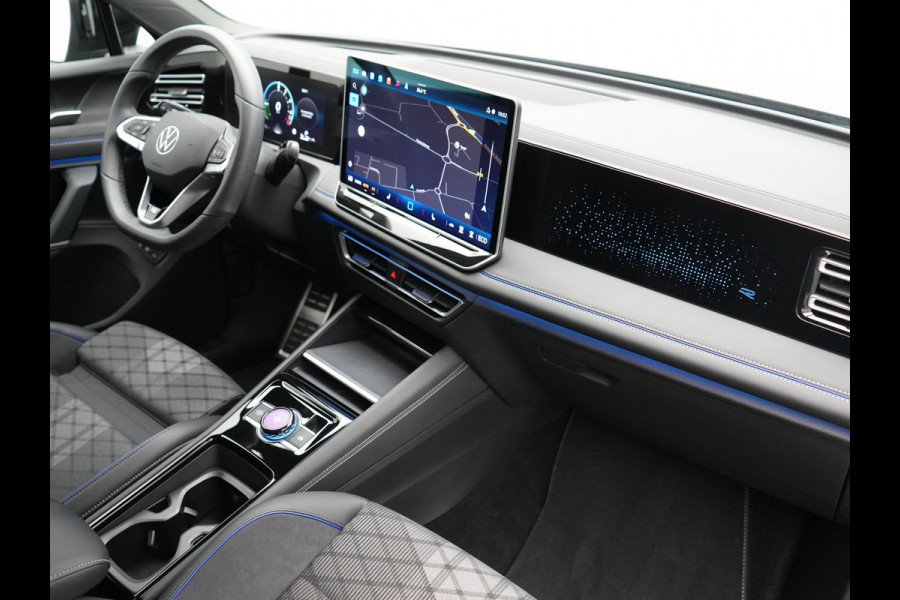 Volkswagen Tiguan 1.5 eHybrid R-Line Edition PHEV 204pk Dealer O.H. | Adaptive Cruise | Head Up | Camera | IQ Light | Sportstoelen Massage & Verwarmd | Sfeerverlichting | Stuur Verwarmd | Keyless | Blis | Apple Carplay | Navigatie | DAB | Plug In Hybrid |