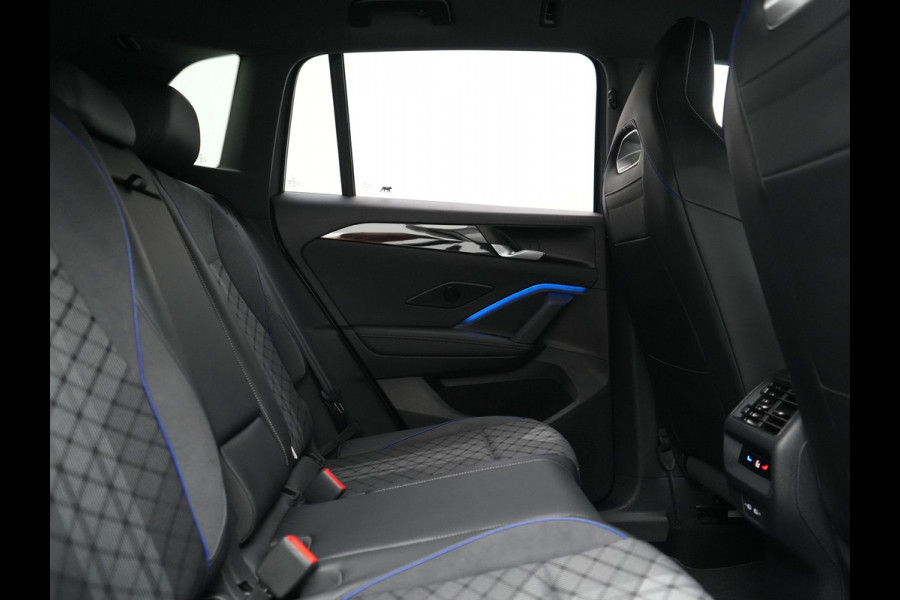 Volkswagen Tiguan 1.5 eHybrid R-Line Edition PHEV 204pk Dealer O.H. | Adaptive Cruise | Head Up | Camera | IQ Light | Sportstoelen Massage & Verwarmd | Sfeerverlichting | Stuur Verwarmd | Keyless | Blis | Apple Carplay | Navigatie | DAB | Plug In Hybrid |