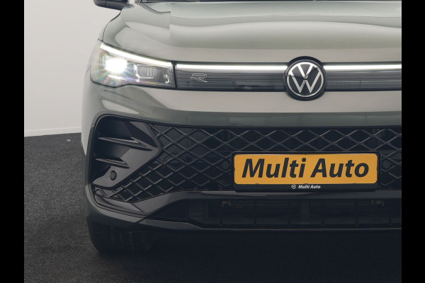 Volkswagen Tiguan 1.5 eHybrid R-Line Edition PHEV 204pk Dealer O.H. | Adaptive Cruise | Head Up | Camera | IQ Light | Sportstoelen Massage & Verwarmd | Sfeerverlichting | Stuur Verwarmd | Keyless | Blis | Apple Carplay | Navigatie | DAB | Plug In Hybrid |