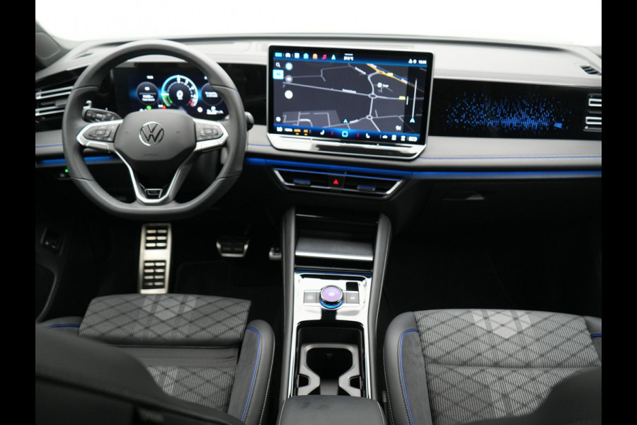 Volkswagen Tiguan 1.5 eHybrid R-Line Edition PHEV 204pk Dealer O.H. | Adaptive Cruise | Head Up | Camera | IQ Light | Sportstoelen Massage & Verwarmd | Sfeerverlichting | Stuur Verwarmd | Keyless | Blis | Apple Carplay | Navigatie | DAB | Plug In Hybrid |
