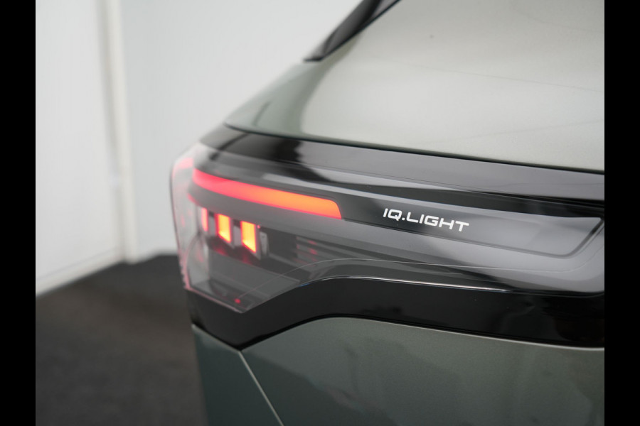 Volkswagen Tiguan 1.5 eHybrid R-Line Edition PHEV 204pk Dealer O.H. | Adaptive Cruise | Head Up | Camera | IQ Light | Sportstoelen Massage & Verwarmd | Sfeerverlichting | Stuur Verwarmd | Keyless | Blis | Apple Carplay | Navigatie | DAB | Plug In Hybrid |