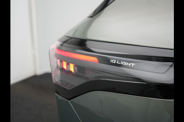 Volkswagen Tiguan 1.5 eHybrid R-Line Edition PHEV 204pk Dealer O.H. | Adaptive Cruise | Head Up | Camera | IQ Light | Sportstoelen Massage & Verwarmd | Sfeerverlichting | Stuur Verwarmd | Keyless | Blis | Apple Carplay | Navigatie | DAB | Plug In Hybrid |