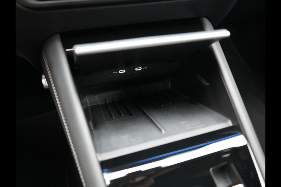 Volkswagen Tiguan 1.5 eHybrid R-Line Edition PHEV 204pk Dealer O.H. | Adaptive Cruise | Head Up | Camera | IQ Light | Sportstoelen Massage & Verwarmd | Sfeerverlichting | Stuur Verwarmd | Keyless | Blis | Apple Carplay | Navigatie | DAB | Plug In Hybrid |