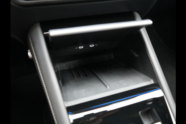 Volkswagen Tiguan 1.5 eHybrid R-Line Edition PHEV 204pk Dealer O.H. | Adaptive Cruise | Head Up | Camera | IQ Light | Sportstoelen Massage & Verwarmd | Sfeerverlichting | Stuur Verwarmd | Keyless | Blis | Apple Carplay | Navigatie | DAB | Plug In Hybrid |