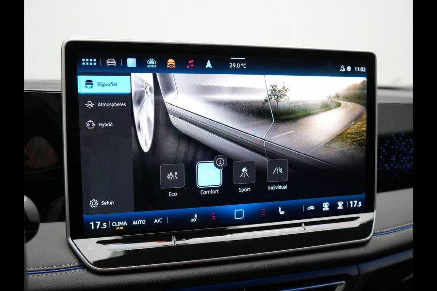 Volkswagen Tiguan 1.5 eHybrid R-Line Edition PHEV 204pk Dealer O.H. | Adaptive Cruise | Head Up | Camera | IQ Light | Sportstoelen Massage & Verwarmd | Sfeerverlichting | Stuur Verwarmd | Keyless | Blis | Apple Carplay | Navigatie | DAB | Plug In Hybrid |