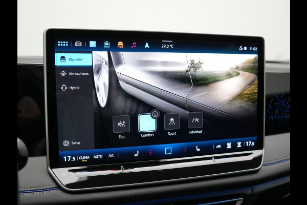 Volkswagen Tiguan 1.5 eHybrid R-Line Edition PHEV 204pk Dealer O.H. | Adaptive Cruise | Head Up | Camera | IQ Light | Sportstoelen Massage & Verwarmd | Sfeerverlichting | Stuur Verwarmd | Keyless | Blis | Apple Carplay | Navigatie | DAB | Plug In Hybrid |