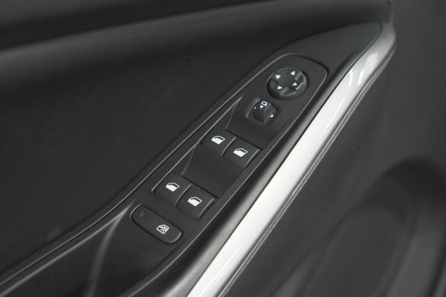 Opel Grandland 1.6 Turbo Plug-In Hybrid 225 Ultimate | Adaptieve Cruise Control | Camera | Navigatie | Stuurwielverwarming