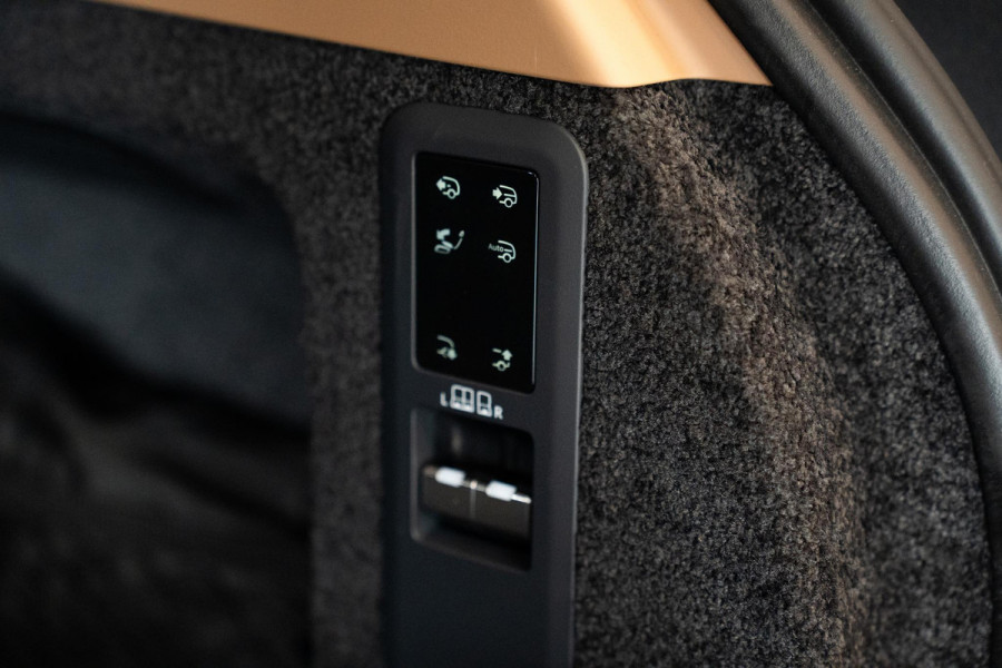 Land Rover Range Rover 3.0 P550e Autobiography PHEV *Medirian Signature / SV Bespoke Interieur / Stoelventilatie + Massage / Soft-Close / HUD / Panorama*